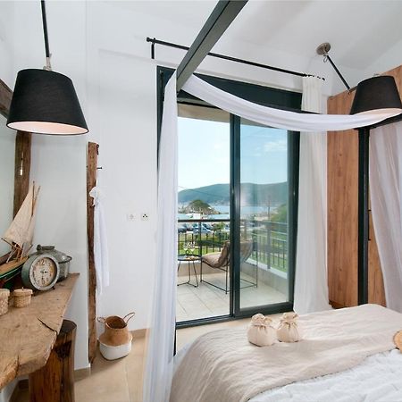 Seathon Seafront Beach Villa In Kalamitsi Exterior foto