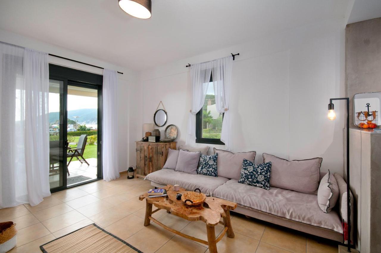 Seathon Seafront Beach Villa In Kalamitsi Exterior foto